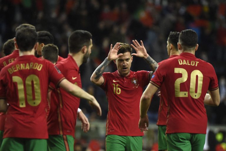(VIDEO) UN PASO MÁS CERCA: Portugal venció a una difícil Turquía