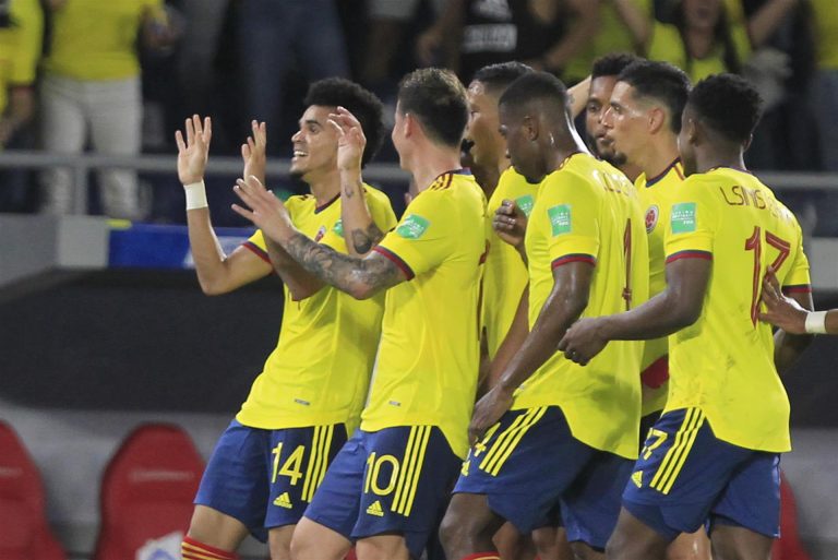 (VIDEO) Colombia goleó a Bolivia y definirá su clasificación en la última fecha