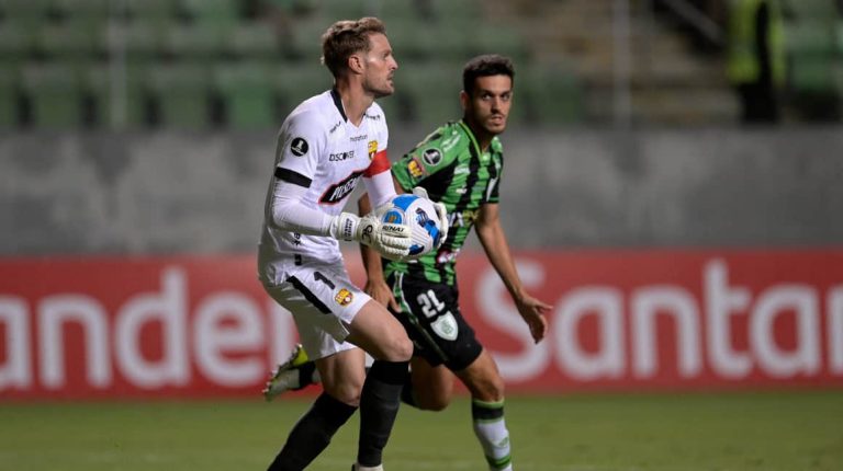 ¡CONMEBOL LO DESTACA! Javier Burrai sigue haciendo historia en BSC