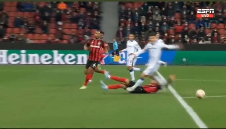 (VIDEO) Lo que salvó Piero Hincapié en Europa League