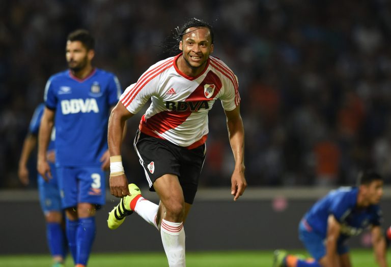 FIFA falló a favor de River en un reclamo por la venta de Arturo Mina