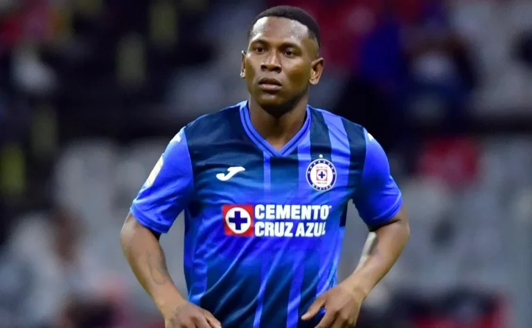 (FOTO) El duro mensaje de Brayan Angulo ante los abucheos en México