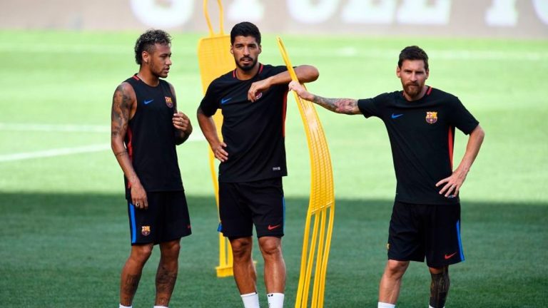 (FOTO) Luis Suárez salió a defender a Messi y Neymar por los abucheos