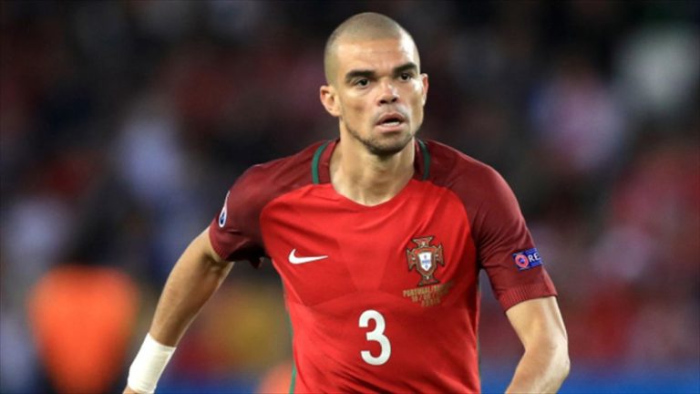 Portugal sufre la baja de Pepe por COVID-19