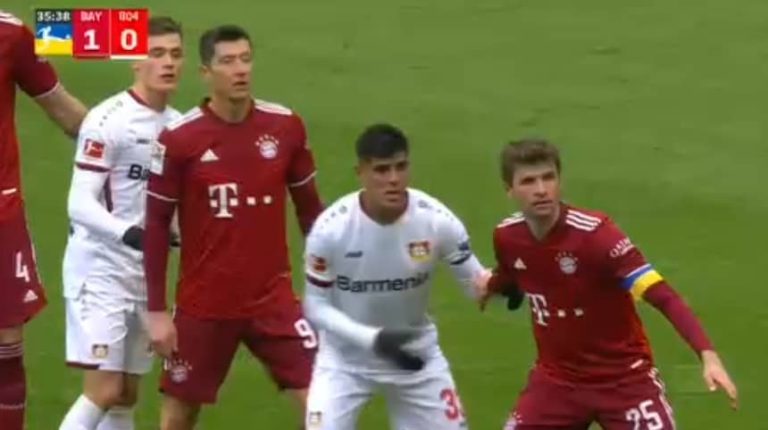 (VIDEO) Cuando marcaba a Hincapié: El insólito gol en contra de Muller, el Leverkusen sacó un empate clave
