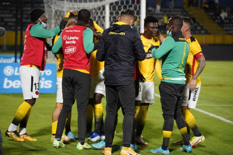 (VIDEO) NADIE LOS DETIENE: Barcelona ganó con suspenso a la Universidad Católica