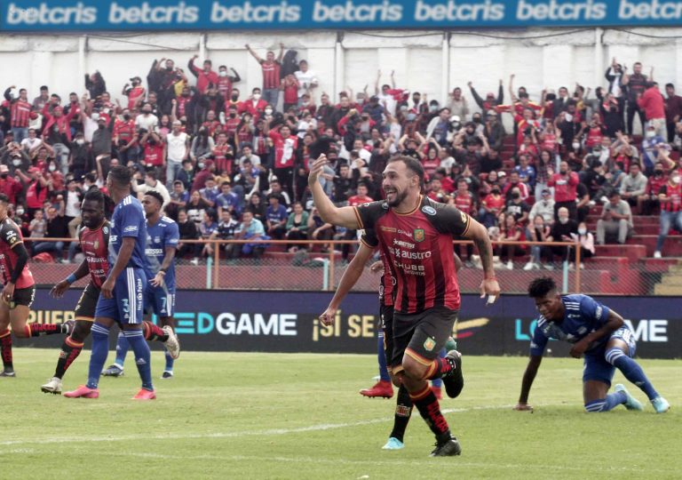 Deportivo Cuenca rescató un empate en casa contra Emelec