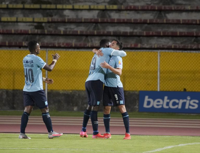 LA NOCHE DE ALZUGARAY: U. Católica derrotó a IDV con hat-trick del argentino