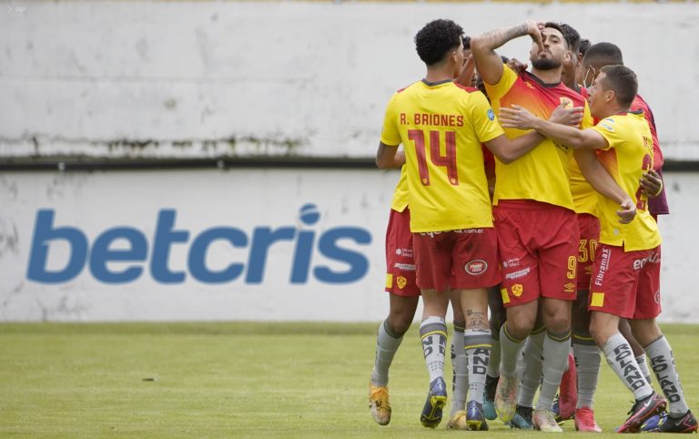 REMONTADA DEL “PAPÁ”: Aucas venció a la Universidad Católica