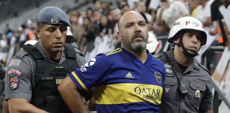 Un hincha de Boca fue detenido por gestos racistas hacia la afición de Corinthians