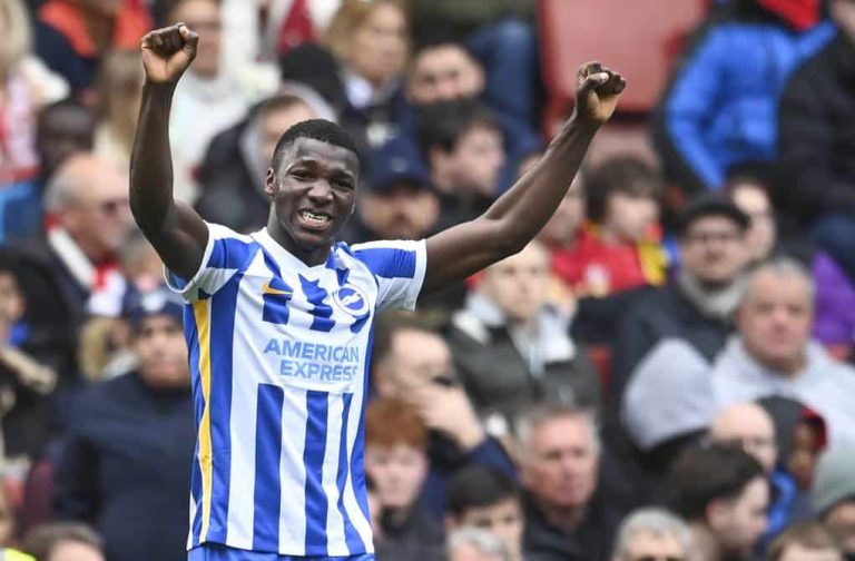 (FOTO) EN SU DEBUT: Moisés Caicedo, elegido el mejor jugador del partido