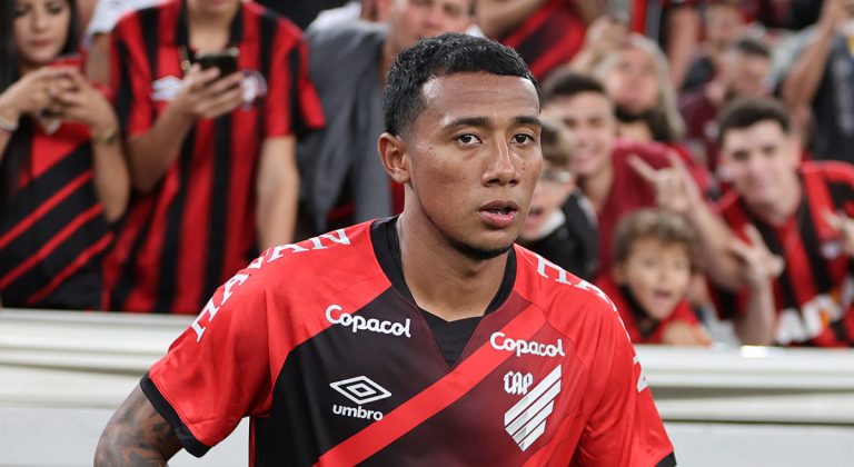 Bryan García fue titular en la derrota de Athletico Paranaense por el Brasileirao