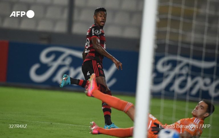 (VIDEO) EN MEDIO DE LA TENSIÓN POLÍTICA: Flamengo derrotó a Cristal