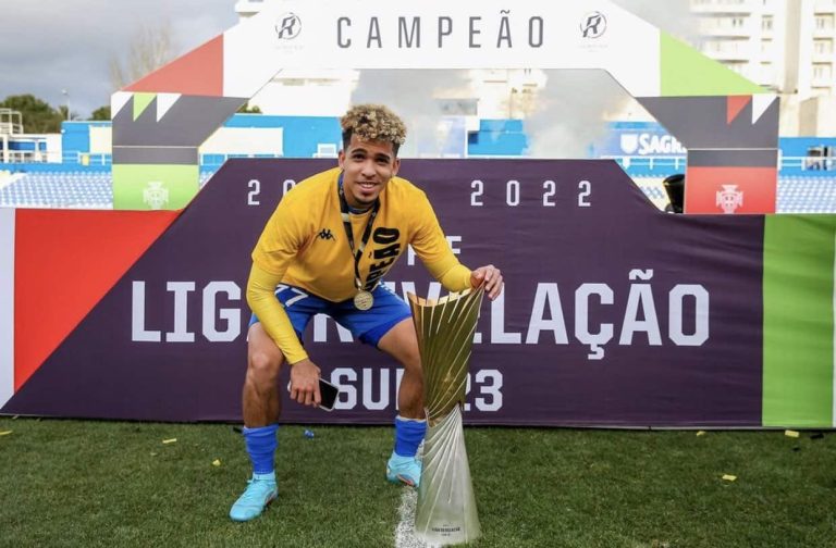 Johan Mina, campeón en Portugal con el Estoril Praia sub-23