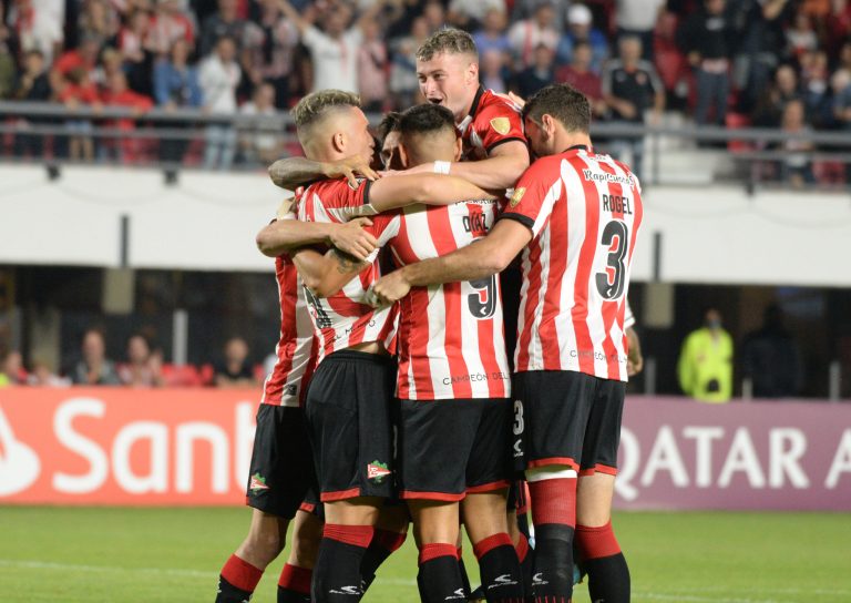 (VIDEO) Estudiantes de La Plata goleó a Vélez en su debut en la Libertadores