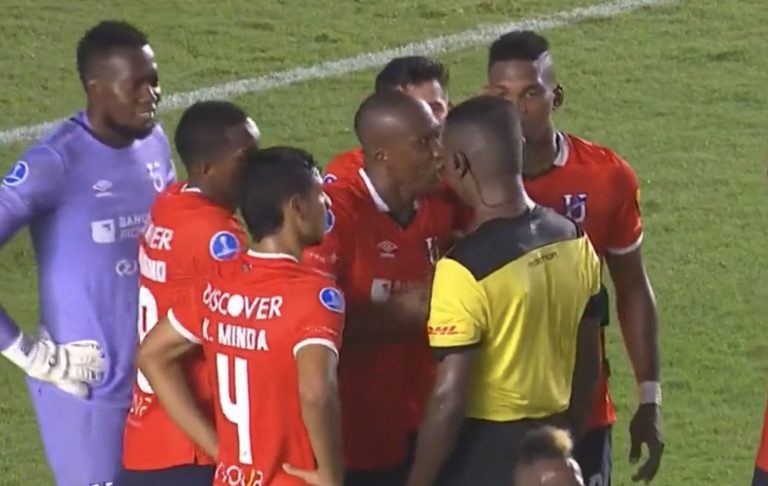 (VIDEO) POLÉMICA: El penal que le pitaron en contra a U. Católica en Brasil