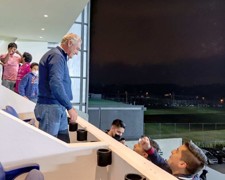 (FOTOS) Gustavo Alfaro estuvo presente en el IDV vs. Mineiro