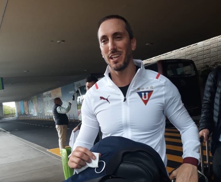 (VIDEO) NUEVO DT ‘ALBO’: Luis Zubeldía arribó a Ecuador