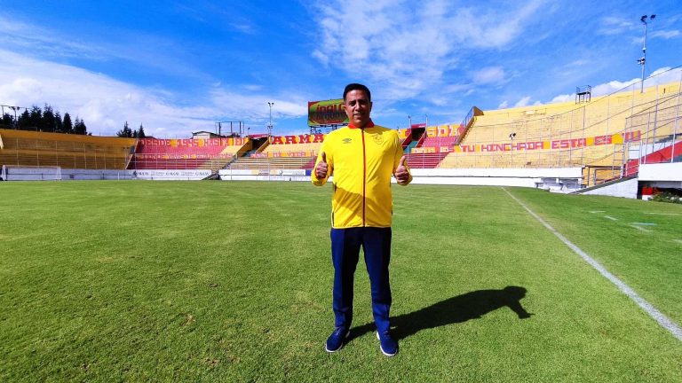 (VIDEO) Aucas ya presentó a César Farías como DT