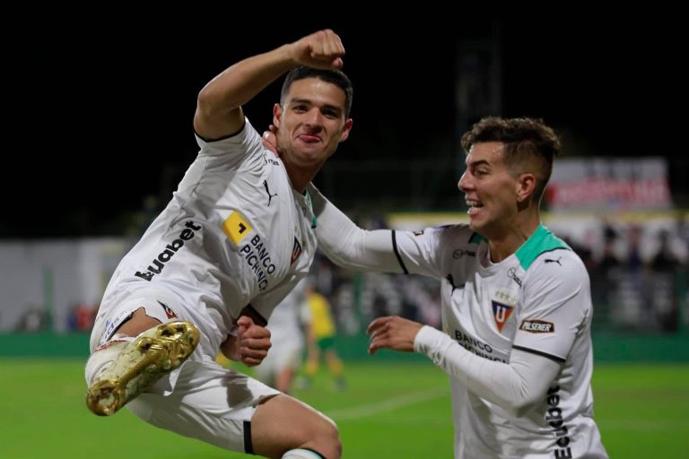 Alexander Alvarado nominado entre los mejores de la Sudamericana