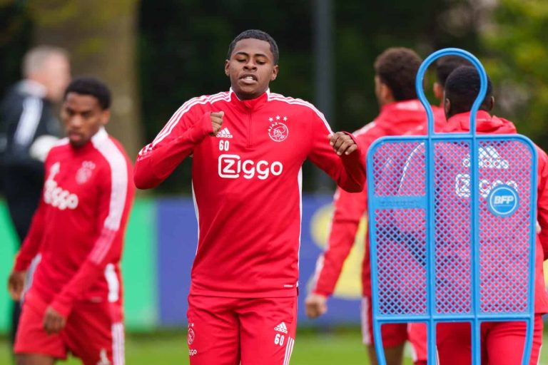 Patrickson Delgado entrenó con el primer equipo del Ajax