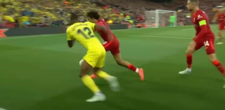 (VIDEO) AUTOGOL DE PERVIS en Champions League