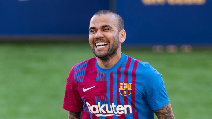 Dani Alves: “No me gastaría mucho dinero en Haaland”