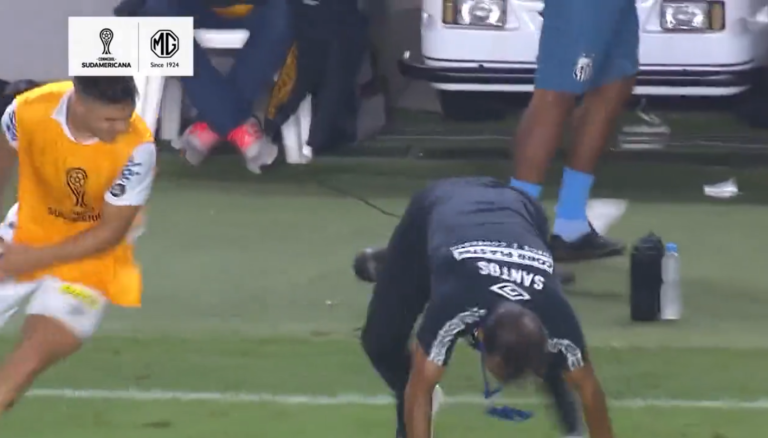 (VIDEO) LOCURA EN LA BANCA: Fabián Bustos y su celebración tras el gol del ‘Cuco’