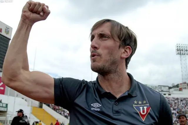 Luis Zubeldía se reunió con la directiva de LDU