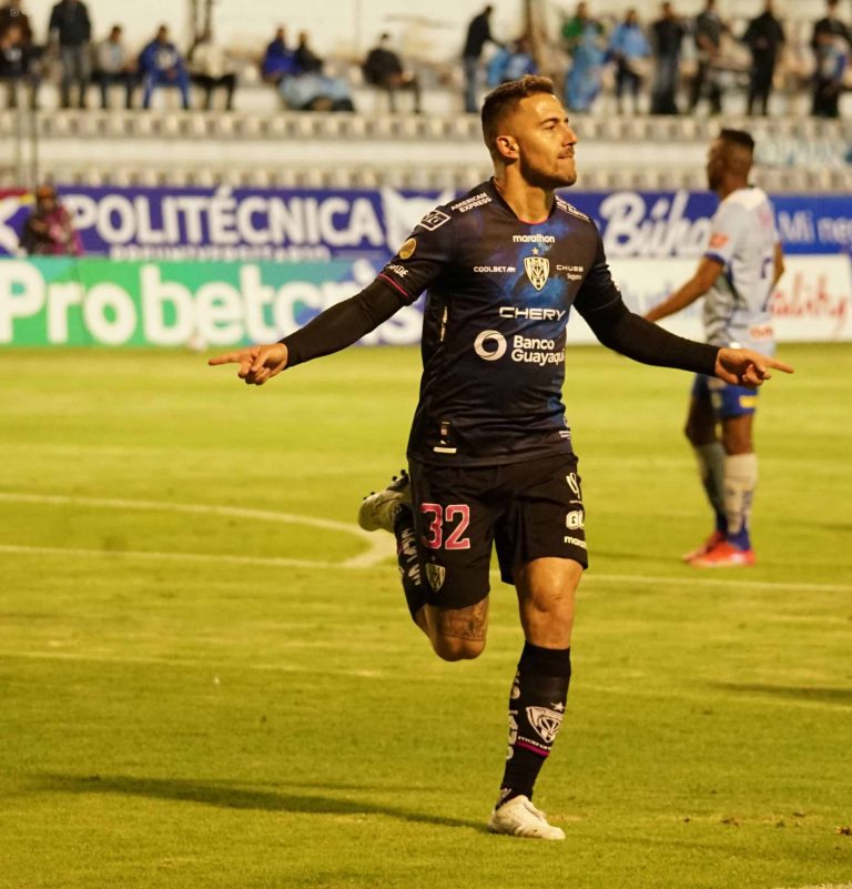 FIRME EN LA PELEA: IDV derrotó a Macará en el Bellavista