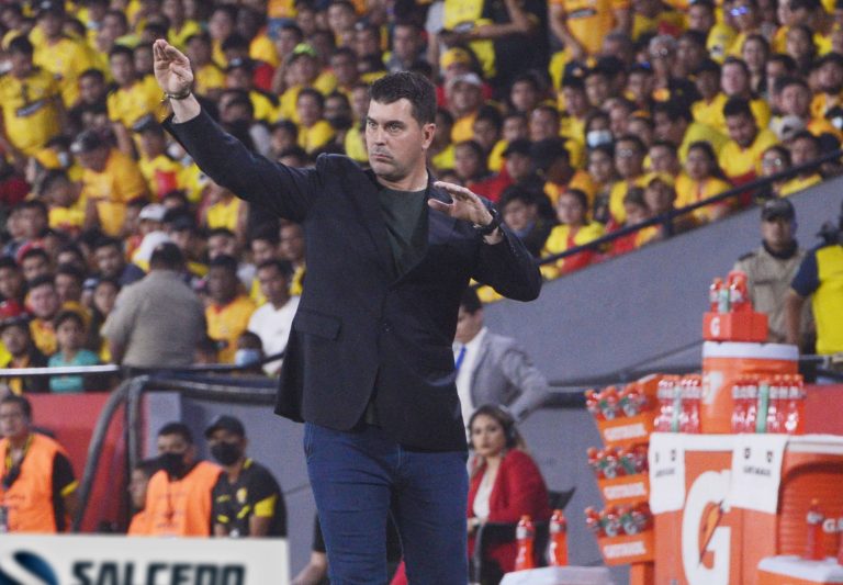 Ismael Rescalvo: “Si un equipo mereció la victoria, fue Emelec”