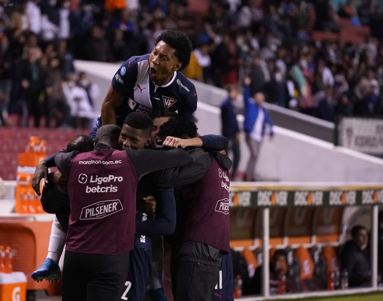 LOCURA DE PARTIDO: Liga de Quitó lo ganó al último minuto y sigue en pelea