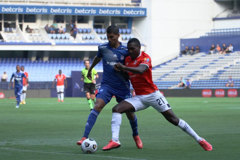 ¡A PENSAR EN LA LIBERTADORES! Emelec perdió ante Universidad Católica en Guayaquil