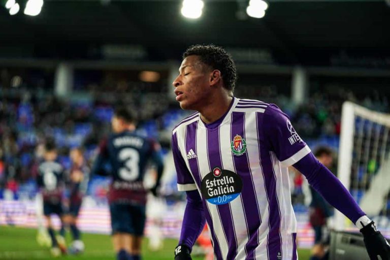 CON PLATA TITULAR: Dura derrota del Real Valladolid que complica su ascenso directo