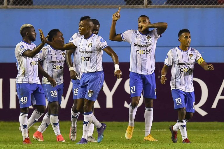 (VIDEO) 9 De Octubre se recupera y venció al DIM por Sudamericana