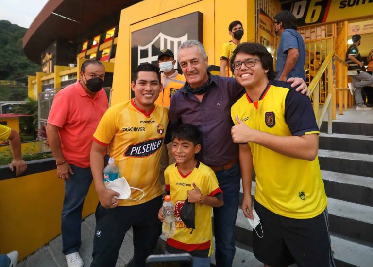 (FOTOS) Gustavo Alfaro estuvo presente en el partido de BSC Vs. Lanús