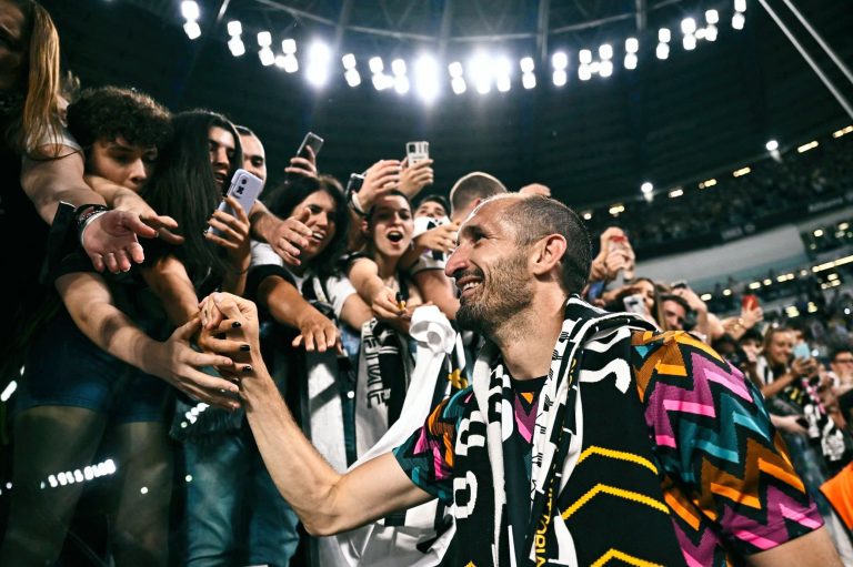 (VIDEO) EMOTIVO: Chiellini fue sustituido y ovacionado por toda la hinchada de la Juventus