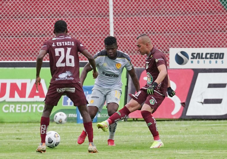 PARTIDO VIBRANTE EN AMBATO: Mushuc Runa rescató un empate ante Aucas
