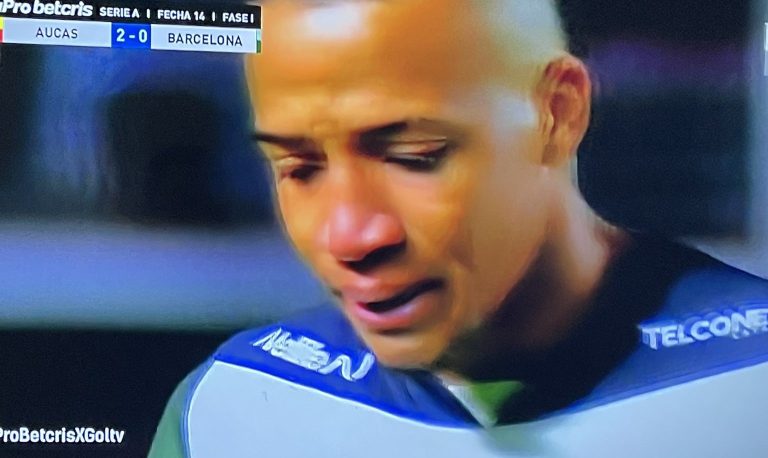 La bronca de Byron Castillo: “Sácame, no aguanto mas”