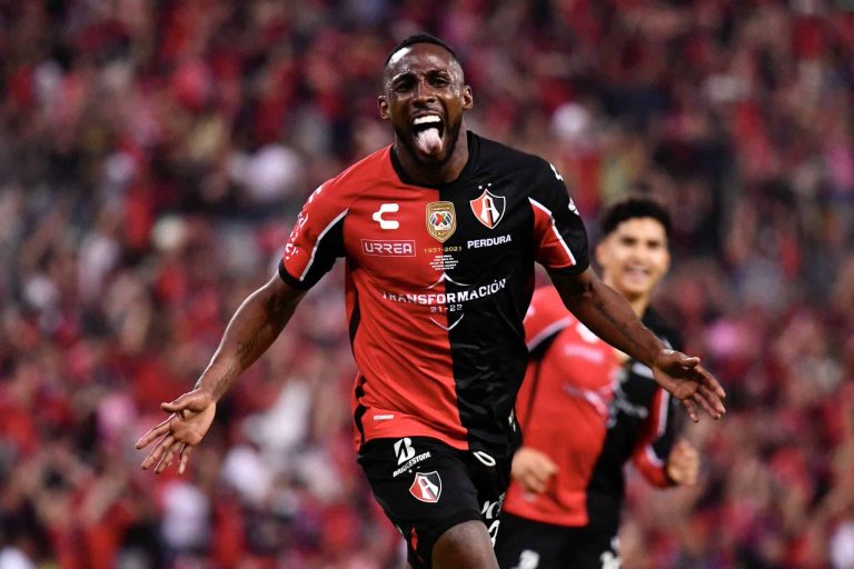 (VIDEO) Chalá Vs. Romario: Atlas se quedó con la final de ida