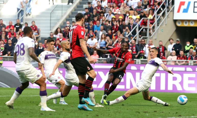 (VIDEO) CON UN POCO DE SUFRIMIENTO: Milan ganó y sueña con el Scudetto
