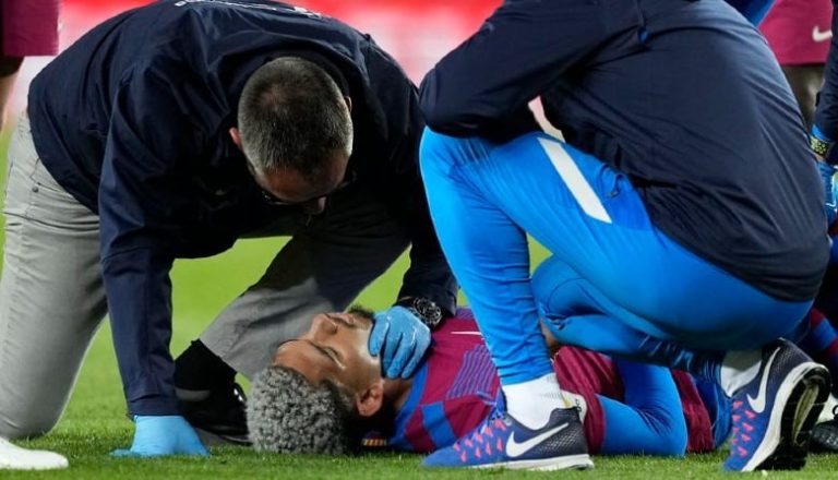 Barça anuncia el alta hospitalaria de Ronald Araújo