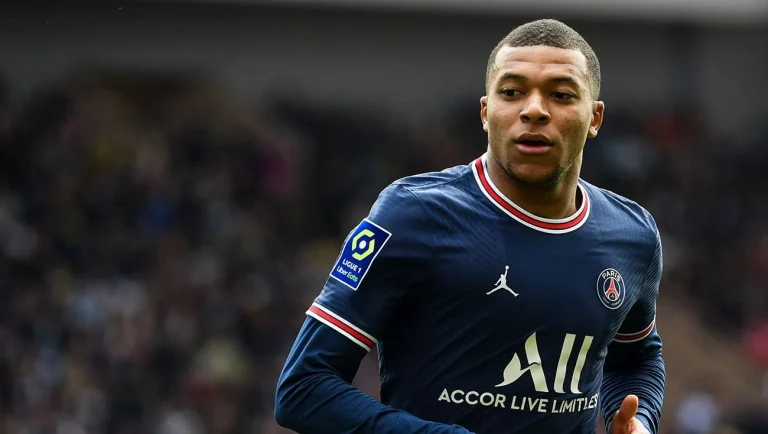 Madre de Mbappé asegura que el Madrid es la primera opción