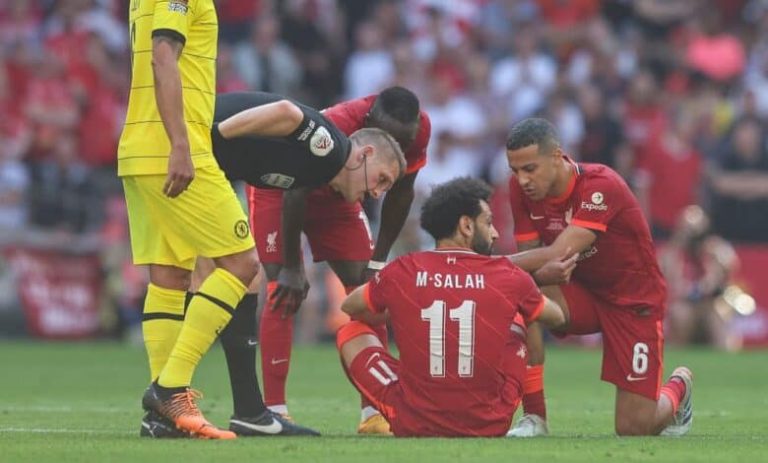 Salah arrastra una lesión y despejará dudas con un estudio
