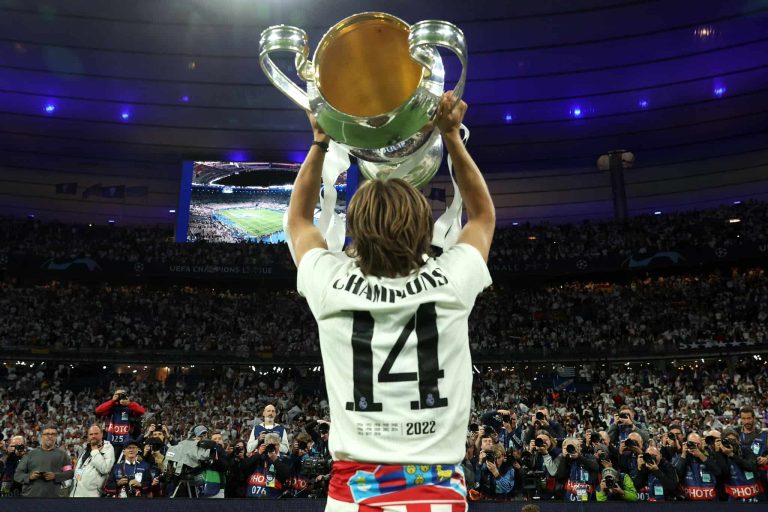 OFICIAL: Modric renovó hasta 2023