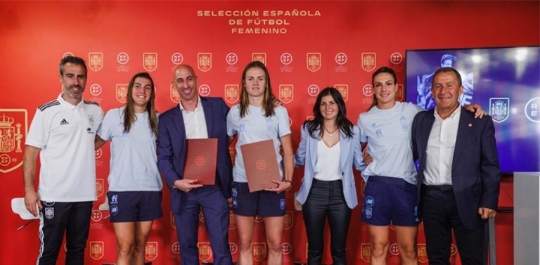 ESPAÑA: Rubiales anuncia la igualdad de condiciones económicas en el fútbol