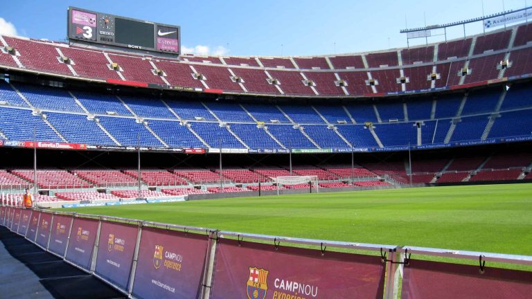 Barcelona alquila la cancha del Camp Nou a sus hinchas por 300 euros