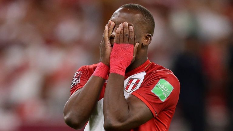 DESCONSOLADO: Luis Advíncula anuncia su retiro de la selección peruana
