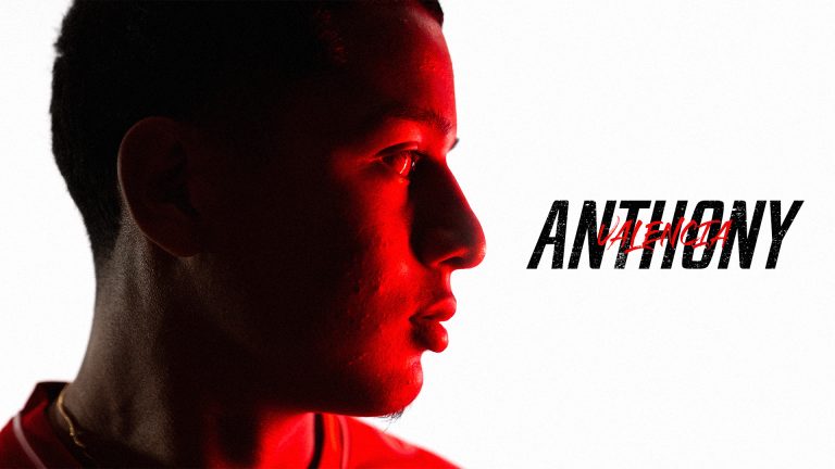 OFICIAL: Royal Antwerp ya presentó a Anthony Valencia