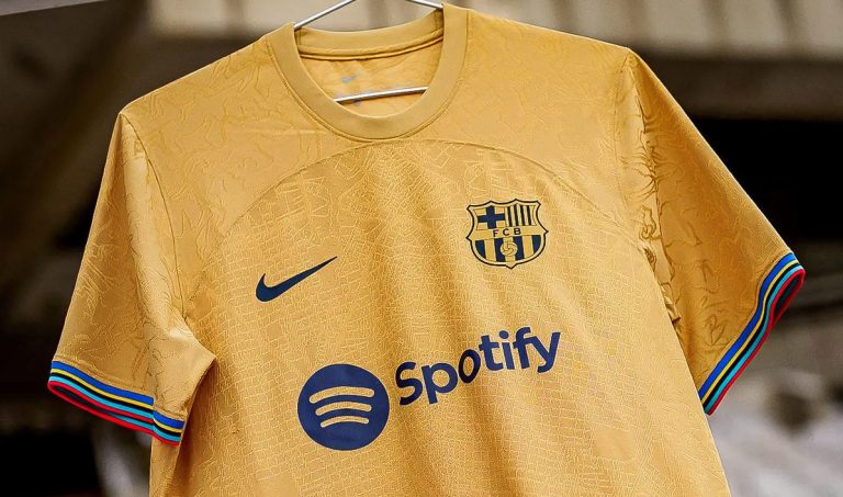 El Barça presentó su nueva camiseta alterna